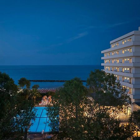 Serena Majestic Residence Montesilvano Marina Exteriör bild