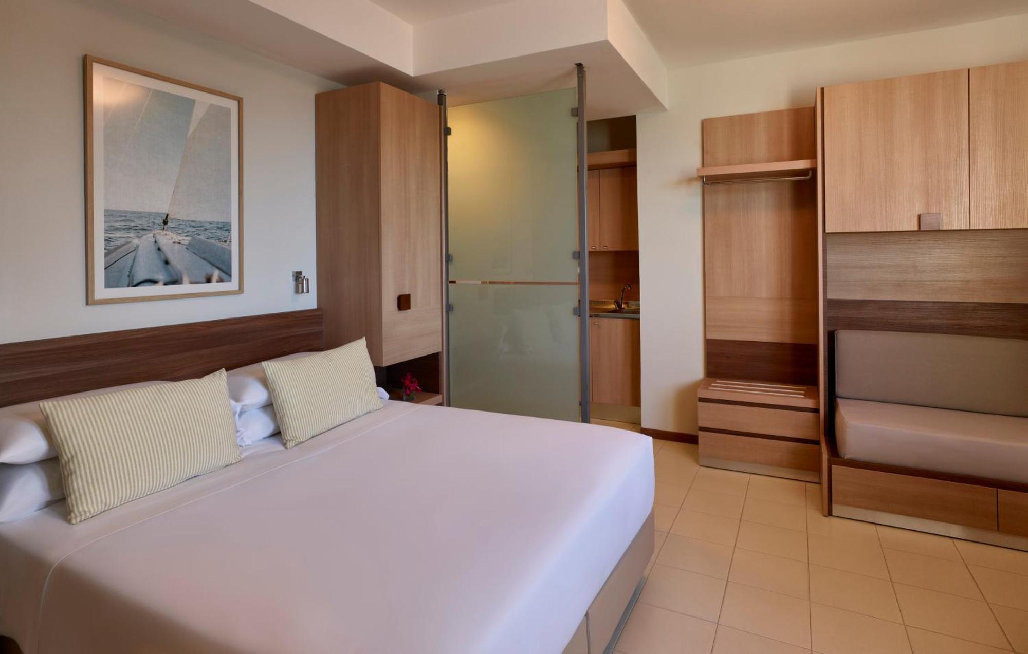 Serena Majestic Residence Montesilvano Marina Rum bild