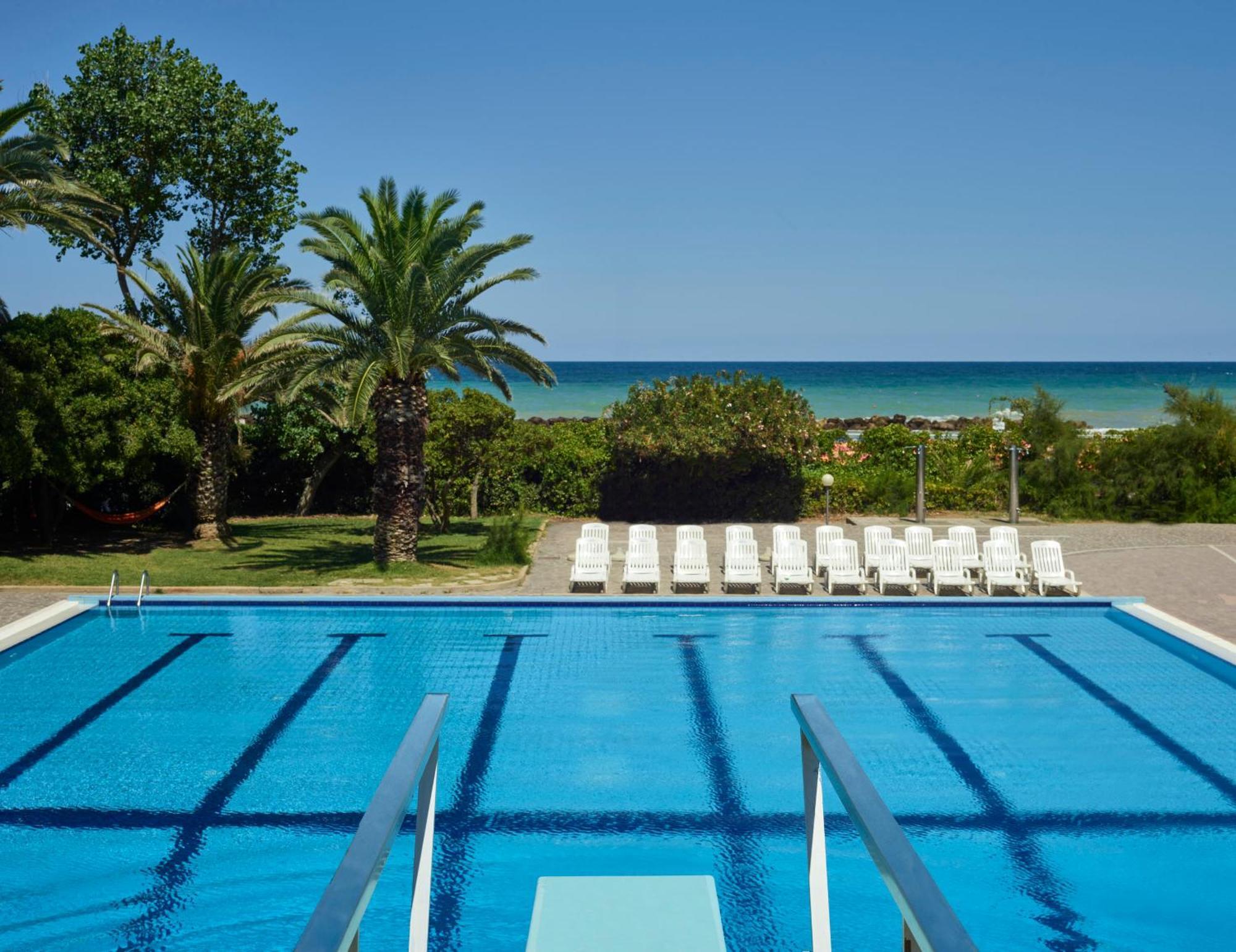 Serena Majestic Residence Montesilvano Marina Exteriör bild